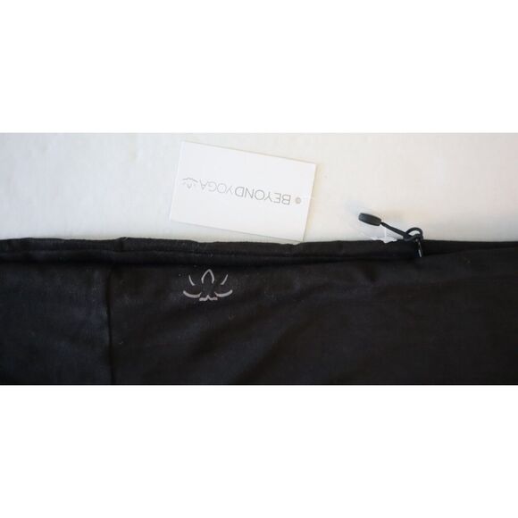 Beyond Yoga Women's One Size Black Lightweight Pocket Infinity Scarf - Picture 3 of 16